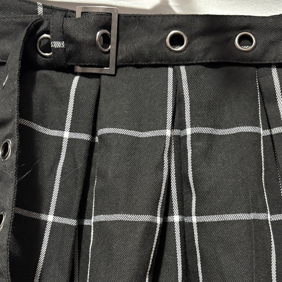 Hot Topic Black and White Plaid Mini Skirt - Picture 2 of 6